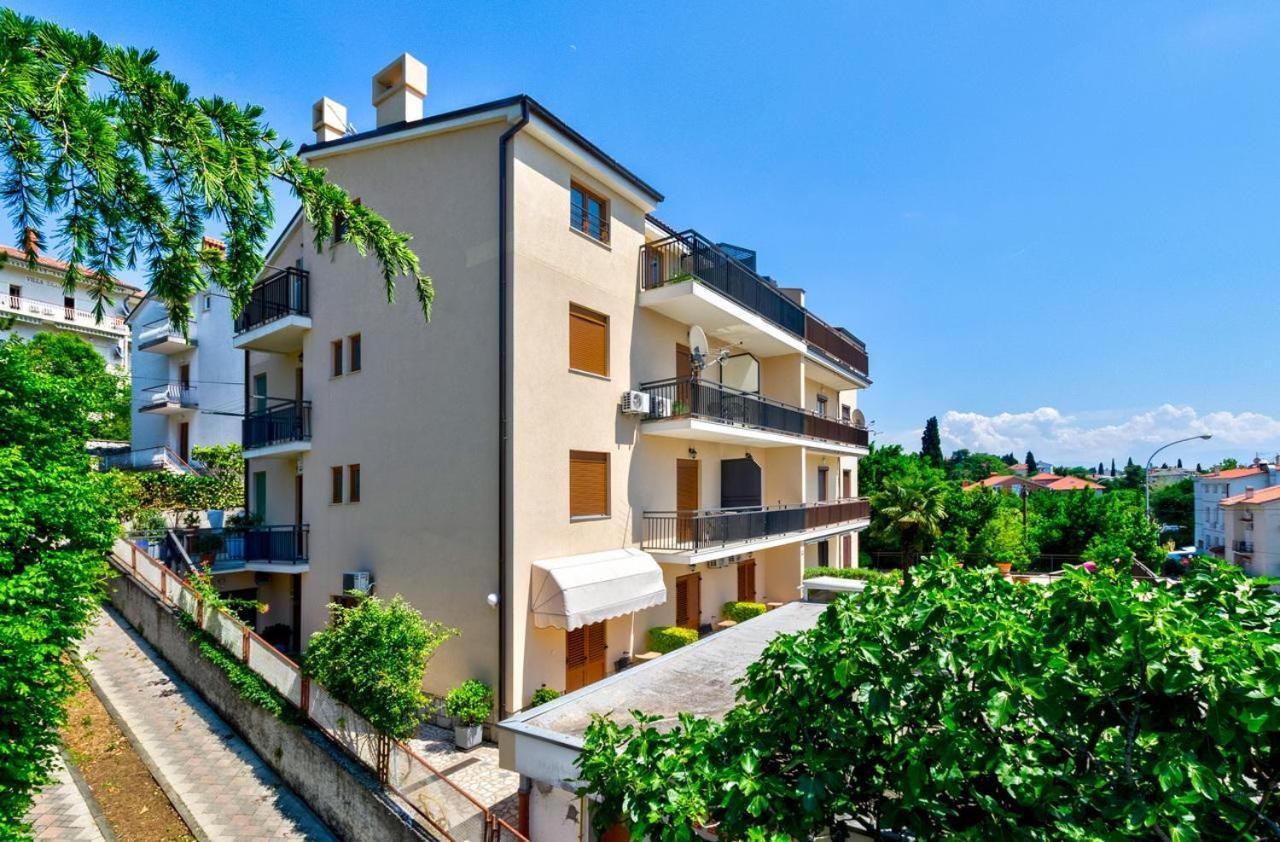 Apartments Niko Crikvenica Bagian luar foto