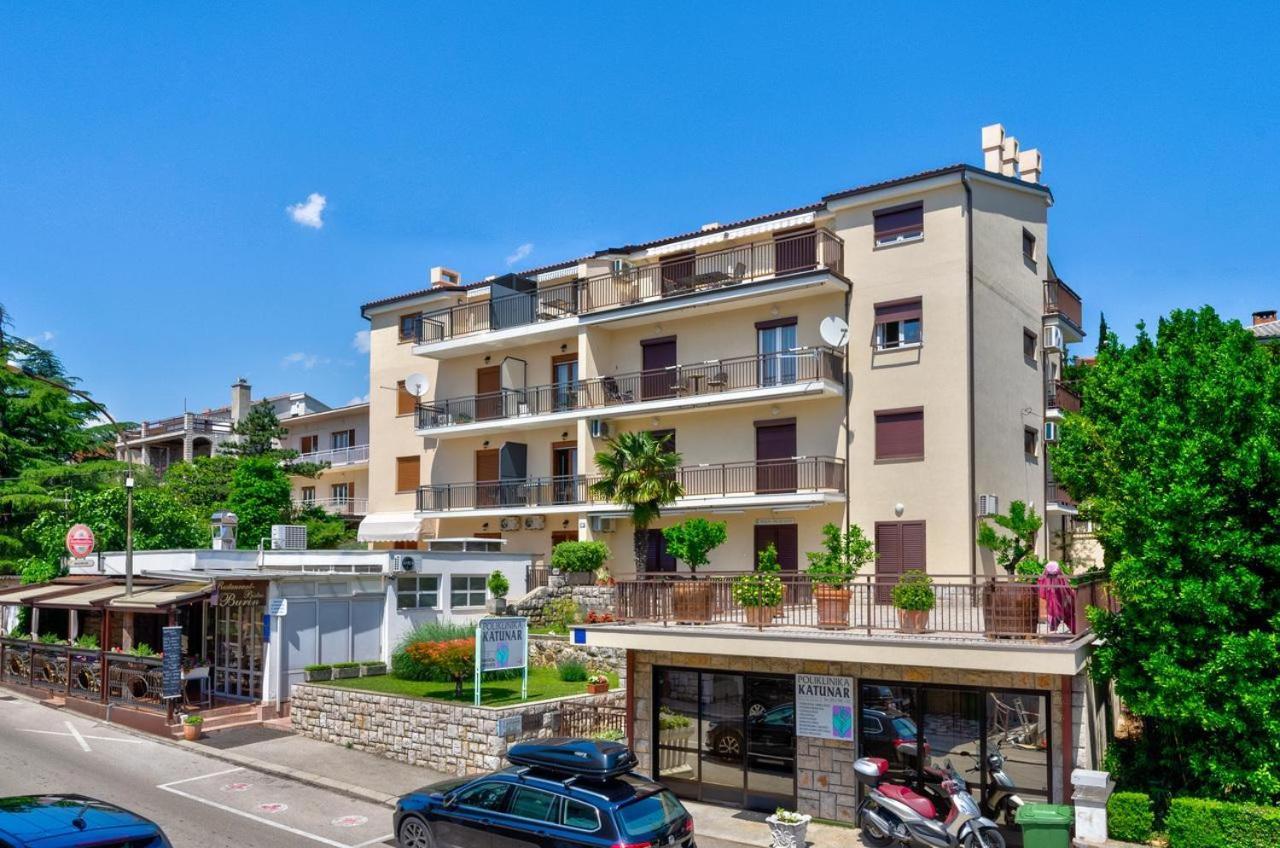 Apartments Niko Crikvenica Bagian luar foto